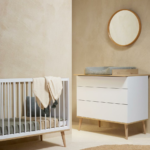 Babykamer Quax Flow White&Oak (Ledikant + Commode)