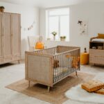 Babykamer Finori Bali Eiken/Riet Decor (Ledikant + Commode incl. Opzet + 3-deurskast)