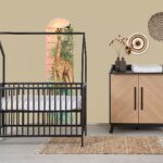 Babykamer Venice Fishbone Black (Ledikant Basic House Black + Commode)