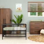 Babykamer Colorfull Home Luna Walnut met Meegroeiledikant Luca V2 Pure Black