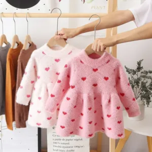 Mini Fashion™ - Lekker Warm - Fleece Jurk Licht Roze - Hartjes / 130 (6 jaar) | Educatief Speelgoed