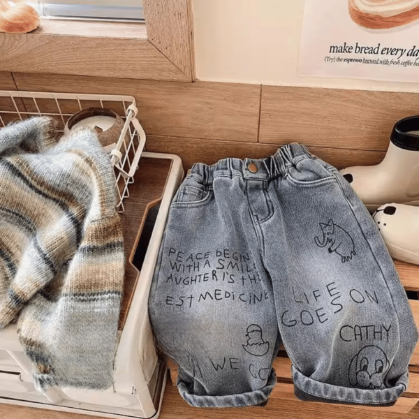 Mini Fashion™ - Straight Leg Jeans - Casual Spijkerbroek Zwarte tekst / 110 (3-4 jaar) | Educatief Speelgoed - Afbeelding 1