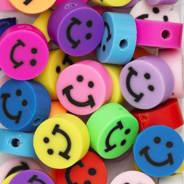 Polymeerklei kralen - 100 stuks - smileys - Afbeelding 1