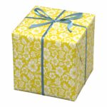 Cadeaupapier - 10 meter - geel/witte bloemen