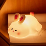 Squeezie Night Light™ - Knuffelbaar Licht - Nachtlampje Konijntje | Educatief Speelgoed