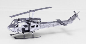 Metal Earth - Helikopter Bell UH-1 Huey - Fascinations  3d Puzzel