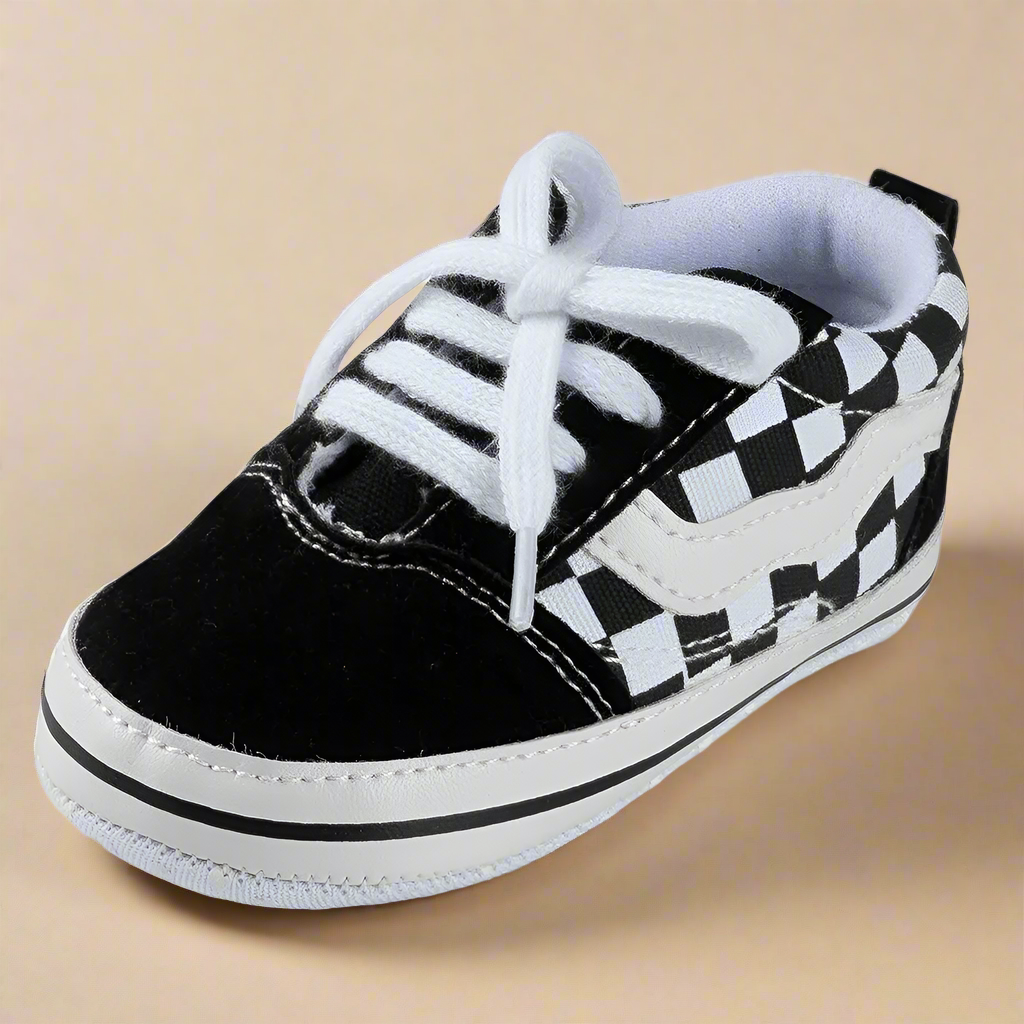 10_9f83fd58-d41e-4023-a124-0a6ec1eb85f7 LittleTrend– Schattig&Veilig– Baby Sneakers Zwart geblokt / 0-6 maanden | Educatief Speelgoed - Afbeelding 1