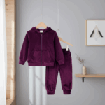 Mini Fashion™ – Zacht en warm – Joggingpak Paars (Plum) / 120 (4–5 jaar) | Educatief Speelgoed