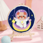 SoftLoop– Zacht&Creatief– DIY Punch Needle Thuisdecor Set Astro Varken | Educatief Speelgoed