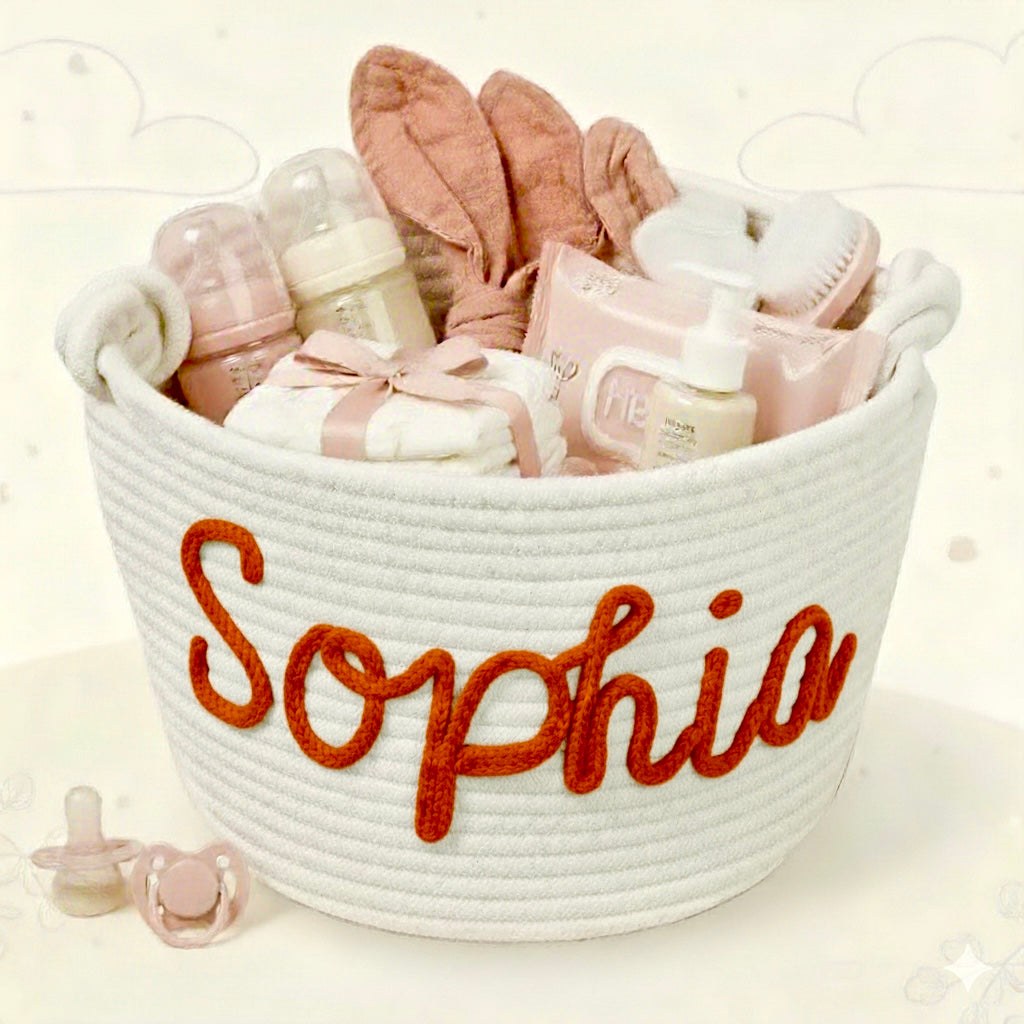 IMG_6367 CuddleBasket– Schattig&Persoonlijk– Gepersonaliseerde Luiermand L (30x18cm) / Oranje | Educatief Speelgoed - Afbeelding 1