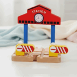 Woods– Stijlvol&Educatief– Houten Openbaar Vervoer Speelset Roadblock wachtkamer | Educatief Speelgoed