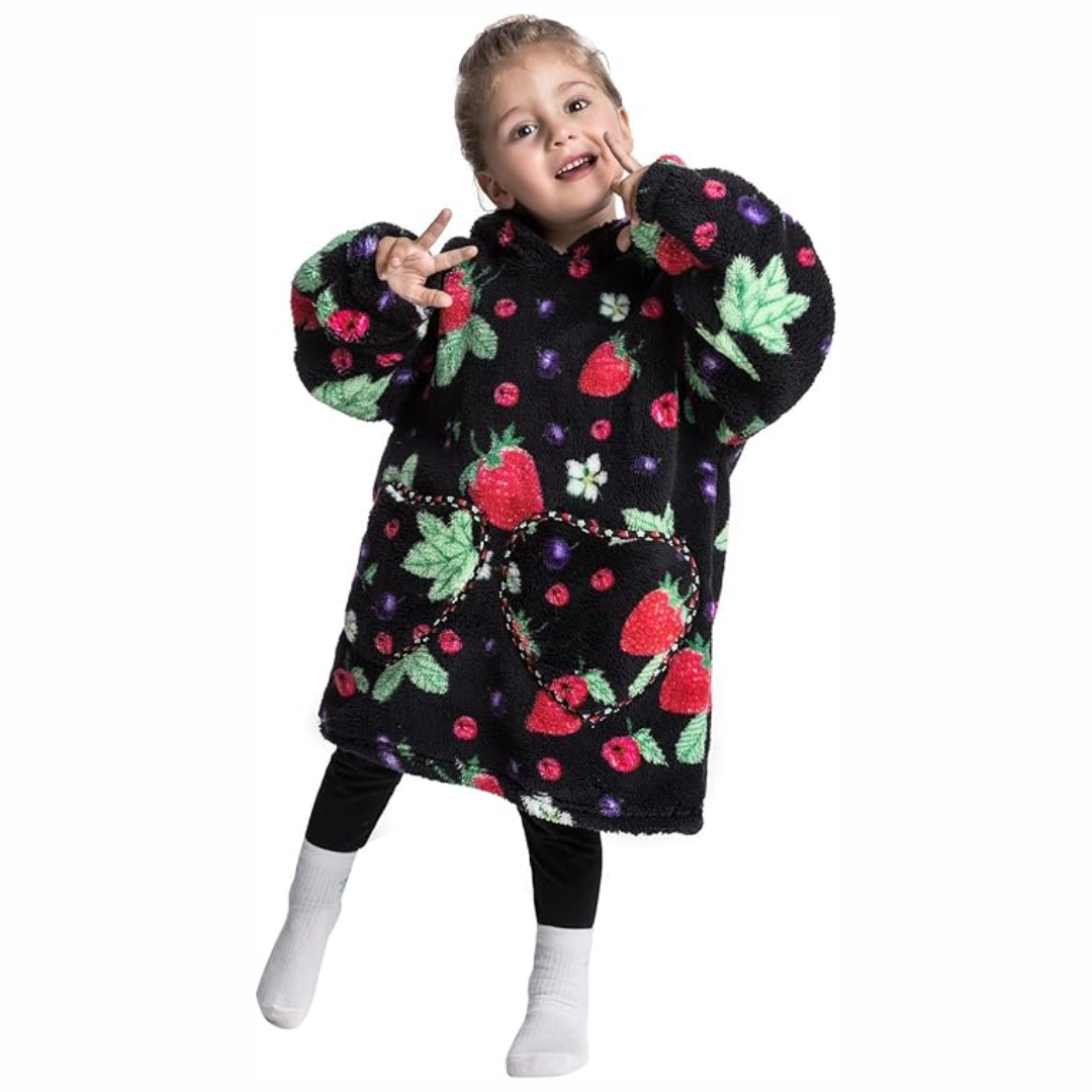 12_d59e7c99-59d7-40d9-a83c-0986dec2fb1f HappySnug– Schattig en comfortabel – Kinderdeken met capuchon One Size (1-3 jaar) / Aardbei | Educatief Speelgoed - Afbeelding 1