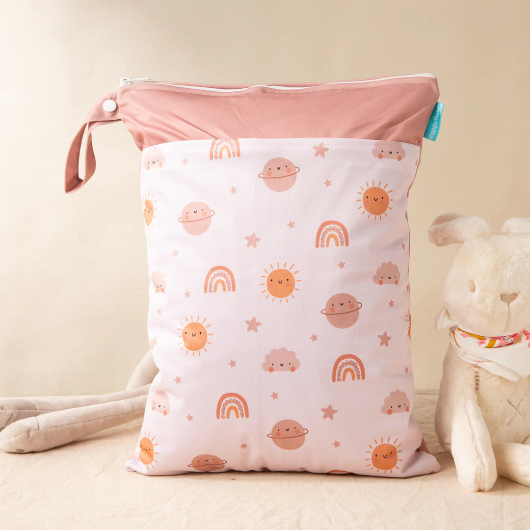 1_1cf40082-2b01-446a-b7e5-85f990d34766 LittleBloom– Altijd Droog&Fris– Herbruikbare Waterdichte Luierzak Roze | Educatief Speelgoed - Afbeelding 1