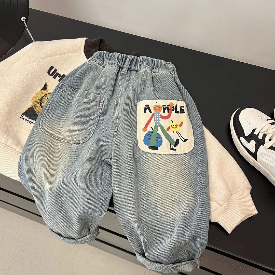 1_ed537cff-cf00-4897-a098-1f8e7c792f24 Mini Fashion™ - Straight Leg Jeans - Casual Spijkerbroek Appelprint / 120 (4-5 jaar) | Educatief Speelgoed - Afbeelding 1