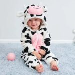 Mini Fashion™ – Dieren Dromenland – Kinder Dieren Onesie Koe / 70 (2-6 maanden) | Educatief Speelgoed