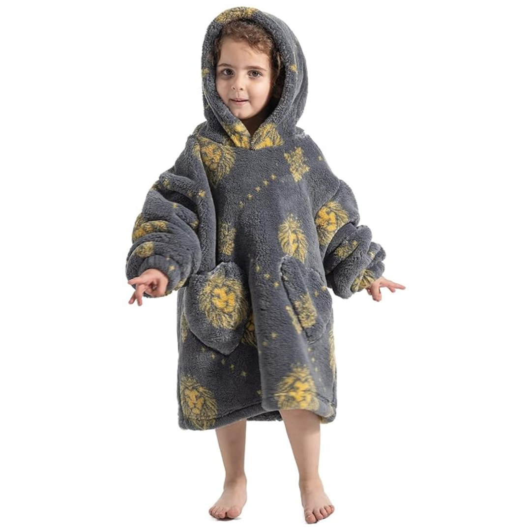 5_be28b698-1a47-48be-a6f5-0a5b2631a80b HappySnug– Schattig en comfortabel – Kinderdeken met capuchon One Size (1-3 jaar) / Grijze Leeuw | Educatief Speelgoed - Afbeelding 1