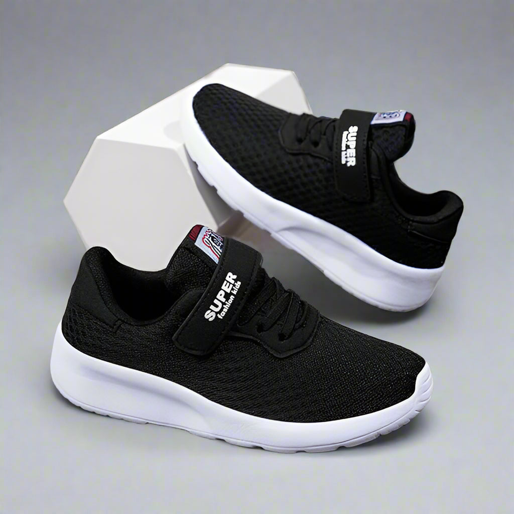 61nUO290qXL._AC_SY625 PlayFit– Comfortabel en trendy – Mesh hardloopschoenen Zwart/Wit / 29 (7–8 jaar) | Educatief Speelgoed - Afbeelding 1