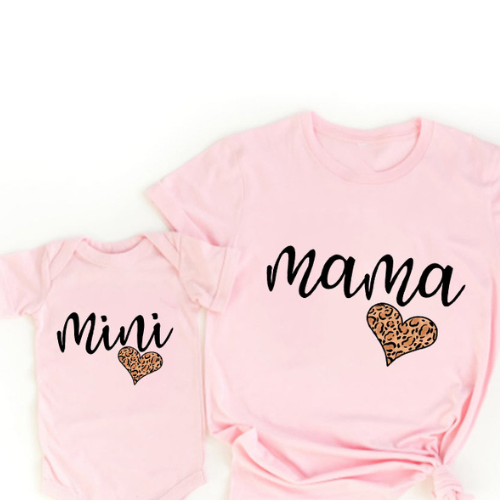 6_04c9f99d-01ea-4269-8d1a-31451e348b73 Mini Fashion™ - Mama&Dochter - Matchende Shirt&Romper Roze - Mama / Baby's 80 - (18-24 maanden) | Educatief Speelgoed - Afbeelding 1