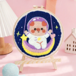 SoftLoop– Zacht&Creatief– DIY Punch Needle Thuisdecor Set Astro Varken | Educatief Speelgoed