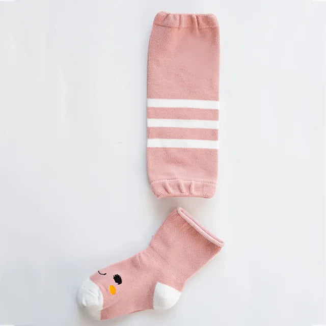 Baby-Leg-Warmers-Socks-Set-Newborn-Knee-Pads-Infant-Socks-Cartoon-For-Girls-Boy-Kids-Cotton.jpg_640x640_49d8209d-eda0-4472-94d5-7a800c22cc8b Mini Fashion™ - Babystapjes in style - Beenwarmersetje Roze/Wit / M (1-3 jaar) | Educatief Speelgoed - Afbeelding 1