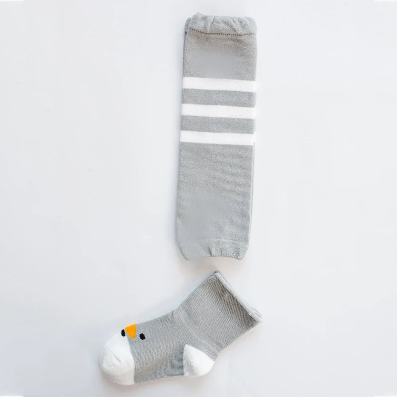 Baby-Leg-Warmers-Socks-Set-Newborn-Knee-Pads-Infant-Socks-Cartoon-For-Girls-Boy-Kids-Cotton_d3cc3253-25d7-4446-aa97-455d5cf2ceea Mini Fashion™ - Babystapjes in style - Beenwarmersetje Grijs/Wit / M (1-3 jaar) | Educatief Speelgoed - Afbeelding 1