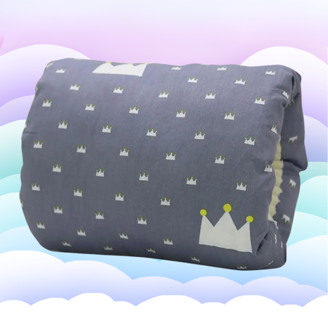 Crown MamáEase – Ergonomisch&Zacht– Voedingskussen voor Baby Kroontjes | Educatief Speelgoed - Afbeelding 1