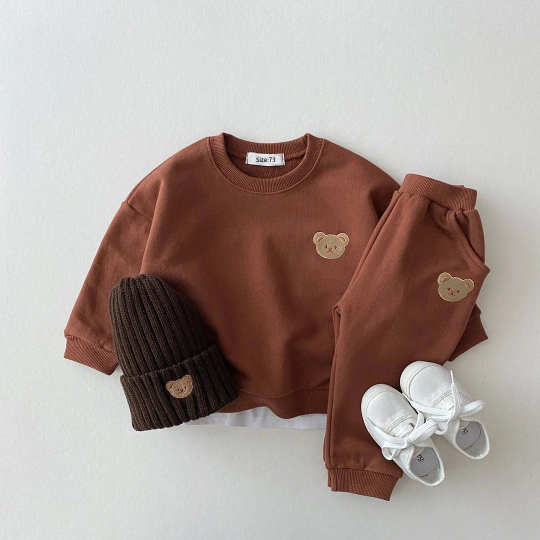 Fashion-Toddler-Baby-Boys-Girl-Fall-Clothes-Sets-Baby-Girl-Clothing-Set-Kids-Sports-Bear-Sweatshirt_3b916ad9-6ac5-4ef1-a406-b1e02d261c9d Mini Fashion™ - Peuter Beertjes Trainingspak Bruin / 110 (5 jaar) / Nee | Educatief Speelgoed - Afbeelding 1