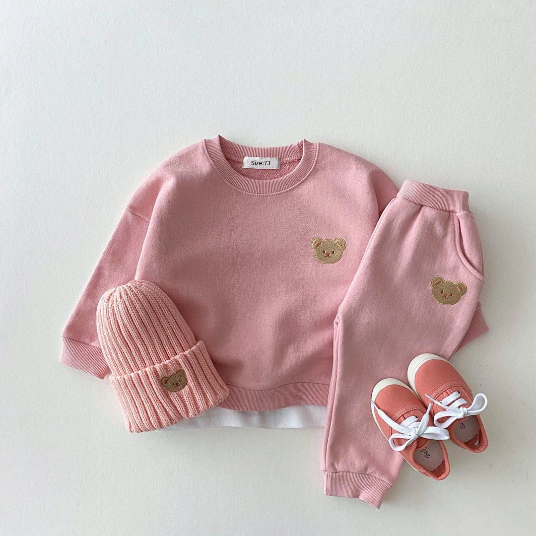 Fashion-Toddler-Baby-Boys-Girl-Fall-Clothes-Sets-Baby-Girl-Clothing-Set-Kids-Sports-Bear-Sweatshirt_3cd7a085-6686-4c5b-ac8b-a0fa278e3419 Mini Fashion™ - Peuter Beertjes Trainingspak Roze / 104 (4 jaar) / Ja | Educatief Speelgoed - Afbeelding 1