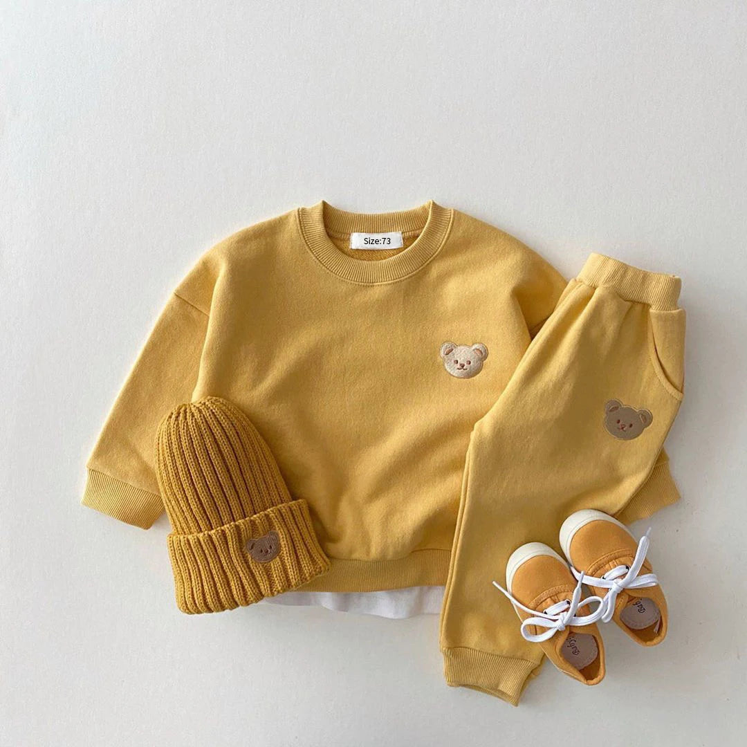 Fashion-Toddler-Baby-Boys-Girl-Fall-Clothes-Sets-Baby-Girl-Clothing-Set-Kids-Sports-Bear-Sweatshirt_aec7f09c-c3dc-444e-a43e-7e03a035e439 Mini Fashion™ - Peuter Beertjes Trainingspak Geel / 68 (4-6 maanden) / Nee | Educatief Speelgoed - Afbeelding 1