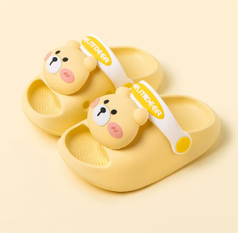 QQ_1754472013078_1 Mini Fashion– Vrolijk&Veilig– Polka Strand Slippers Gele Beer / 160 (3–4 jaar) | Educatief Speelgoed - Afbeelding 1