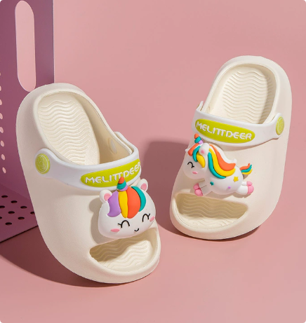 QQ_1754472064499_1 Mini Fashion– Vrolijk&Veilig– Polka Strand Slippers Witte Eenhoorn / 140 (18–24 maanden) | Educatief Speelgoed - Afbeelding 1
