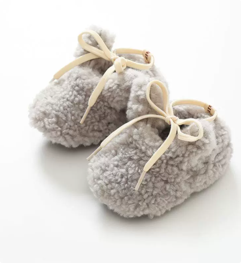 QQ_1756717121910_9475de3c-553f-4ee7-81df-74121e3befb3 SnuggleBunny– Warm&Veilig– Antislip Bunny Pantoffels 16 (0–6 maanden / 10.5–11 cm) / Grijs | Educatief Speelgoed - Afbeelding 1