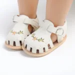 TinyPetals– Comfort&Stijl– Baby Sandalen met Bloemenborduursel Wit / 13 (12-18 Maanden) | Educatief Speelgoed