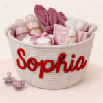 CuddleBasket– Schattig&Persoonlijk– Gepersonaliseerde Luiermand M (24x18cm) / Rood | Educatief Speelgoed