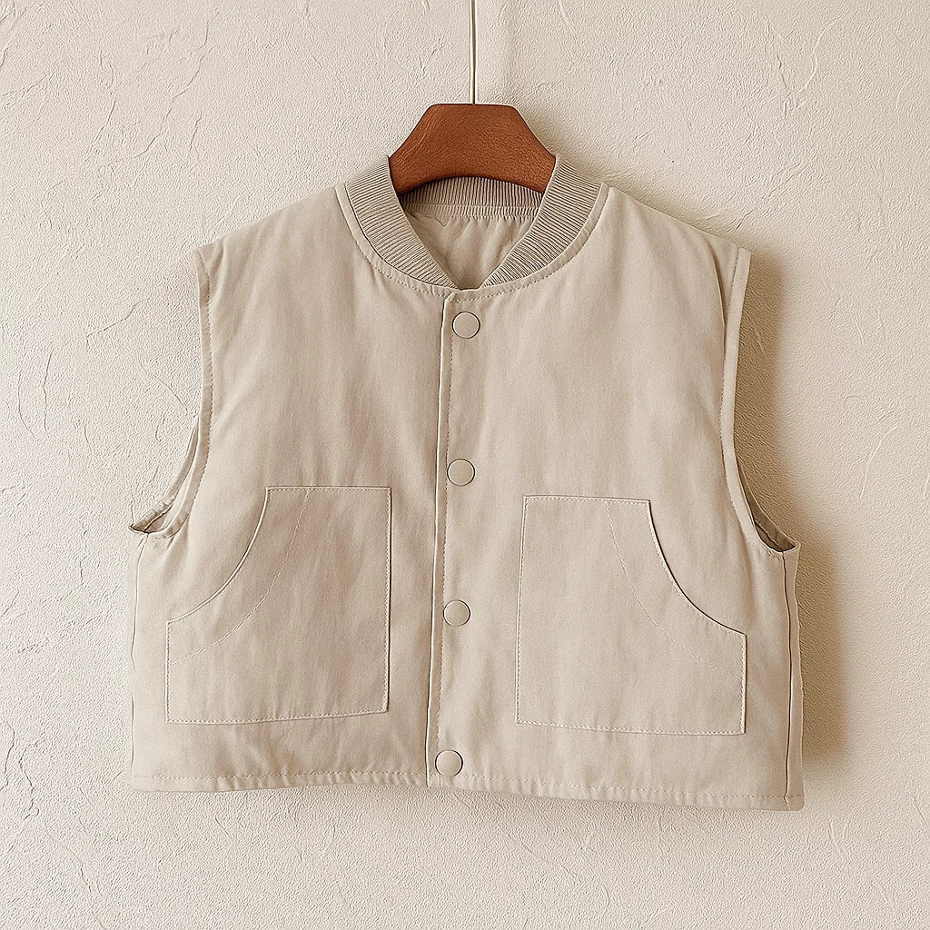 assets_task_01k73vq5wrf4bbzmt15wfrgx2k_1759992654_img_0 FleeceWear– Comfortabel&Modern– Bodywarmer Beige / 110 (4 jaar) | Educatief Speelgoed - Afbeelding 1