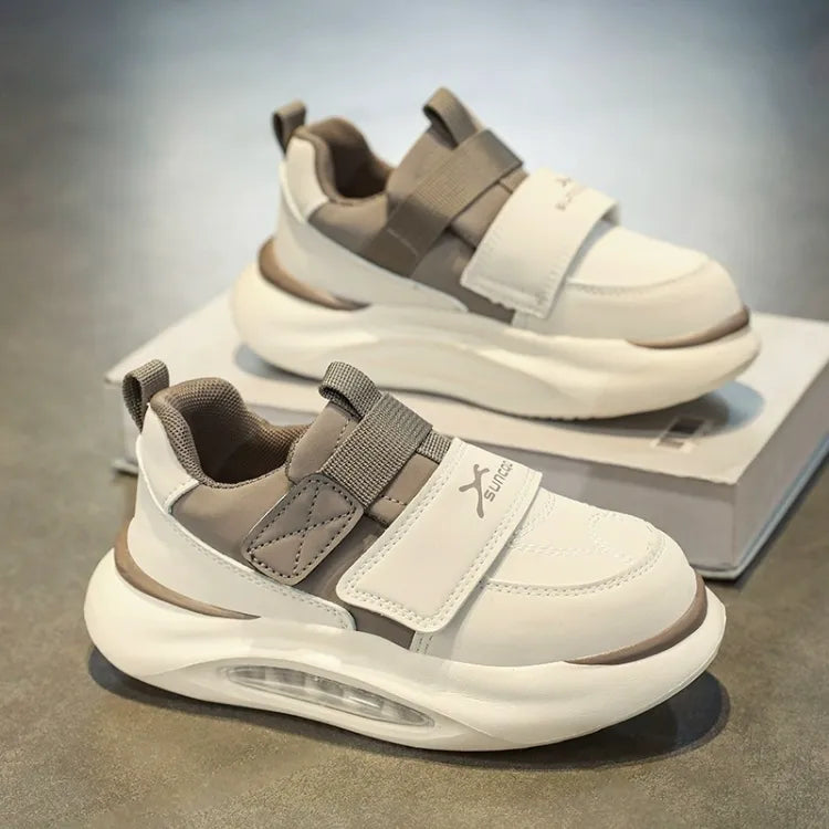 b98278d3ed345dda65eb4d917c5507f0_png_2200x2200q80_png KidStride– Trendy&Functioneel– Klittenband Sneakers Khaki / 30 (5–6 jaar) | Educatief Speelgoed - Afbeelding 1