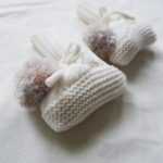 Mini Fashion™ - Warm&Stijlvol - Gebreide Babyslofjes Wit - Gekleurde Bolletjes / S (0-6 maanden) | Educatief Speelgoed