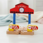 Woods– Stijlvol&Educatief– Houten Openbaar Vervoer Speelset Roadblock wachtkamer | Educatief Speelgoed