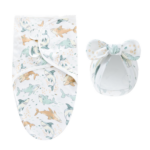 DreamNest– Rust&Comfort– Luxe Inbakerdoek met Mutsje Haaienprint | Educatief Speelgoed